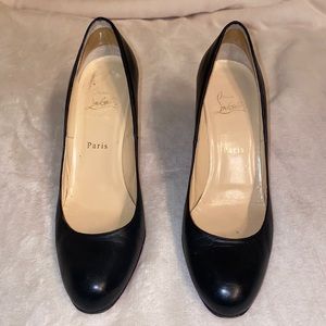 Classic black pump